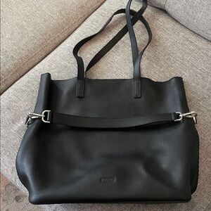Away black longitudinal bag